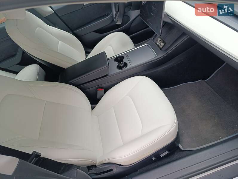 Седан Tesla Model 3 2021 в Одессе