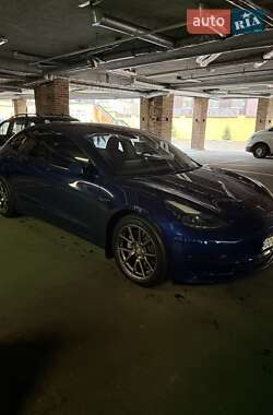 Седан Tesla Model 3 2022 в 