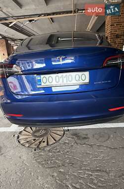 Седан Tesla Model 3 2022 в 