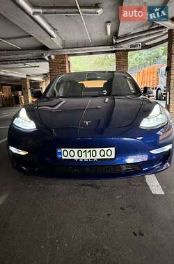 Седан Tesla Model 3 2022 в 