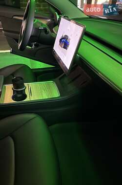 Седан Tesla Model 3 2022 в 