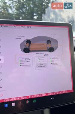 Седан Tesla Model 3 2021 в 