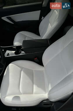 Седан Tesla Model 3 2019 в 