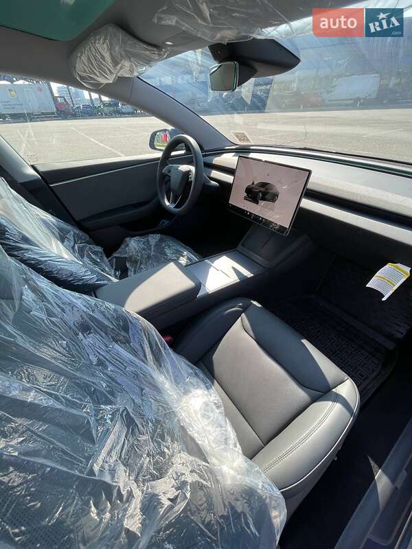 Седан Tesla Model 3 2024 в Киеве