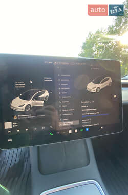 Седан Tesla Model 3 2022 в 