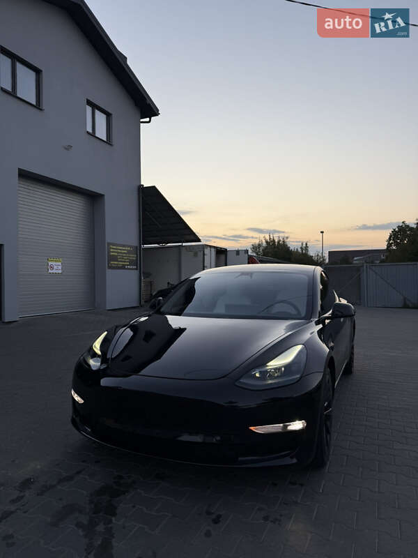 Седан Tesla Model 3 2021 в Луцке