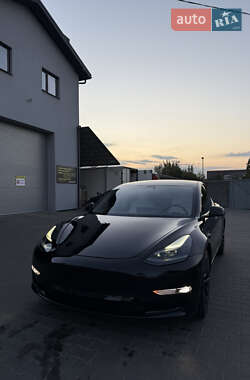 Седан Tesla Model 3 2021 в 