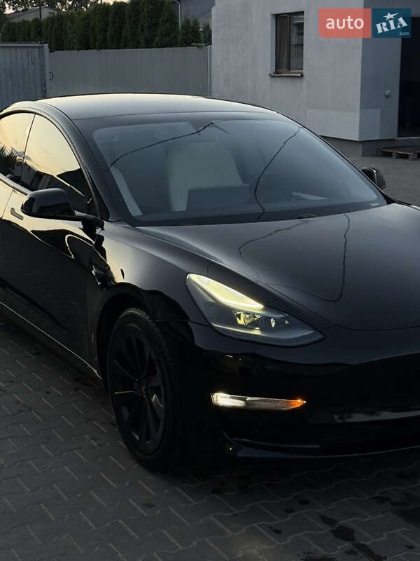 Седан Tesla Model 3 2021 в Луцке