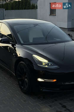 Седан Tesla Model 3 2021 в 