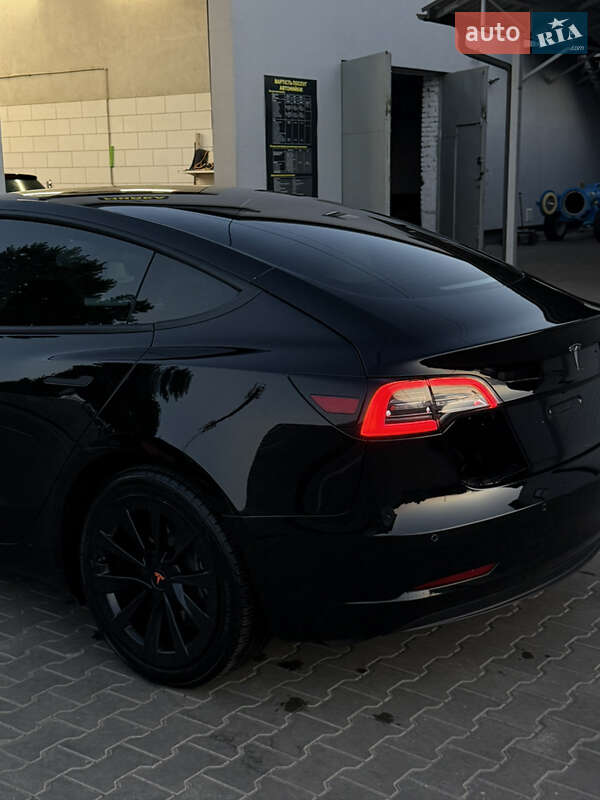 Седан Tesla Model 3 2021 в Луцке