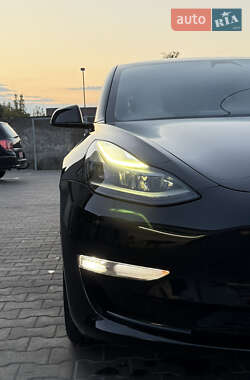 Седан Tesla Model 3 2021 в 