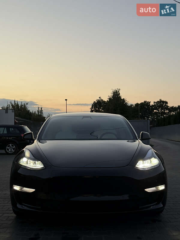 Седан Tesla Model 3 2021 в Луцке