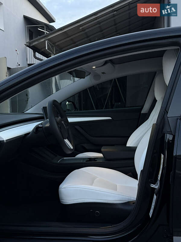 Седан Tesla Model 3 2021 в Луцке