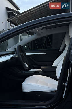 Седан Tesla Model 3 2021 в 