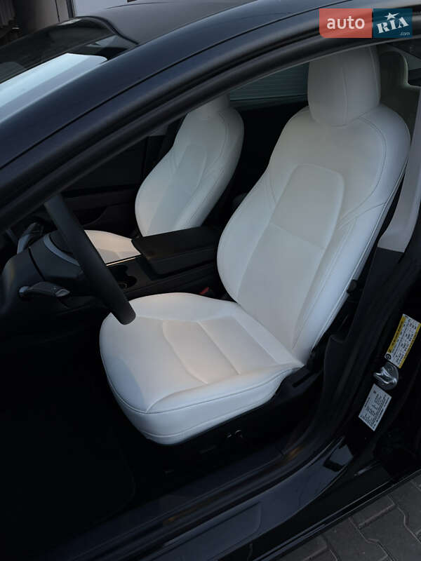 Седан Tesla Model 3 2021 в Луцке