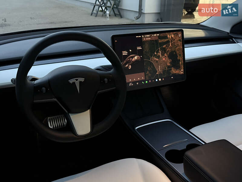Седан Tesla Model 3 2021 в Луцке