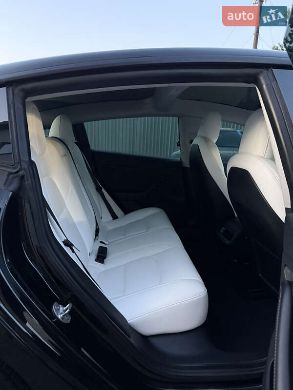 Седан Tesla Model 3 2021 в Луцке
