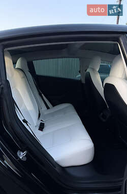 Седан Tesla Model 3 2021 в 