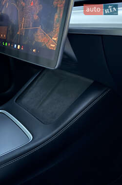 Седан Tesla Model 3 2021 в 