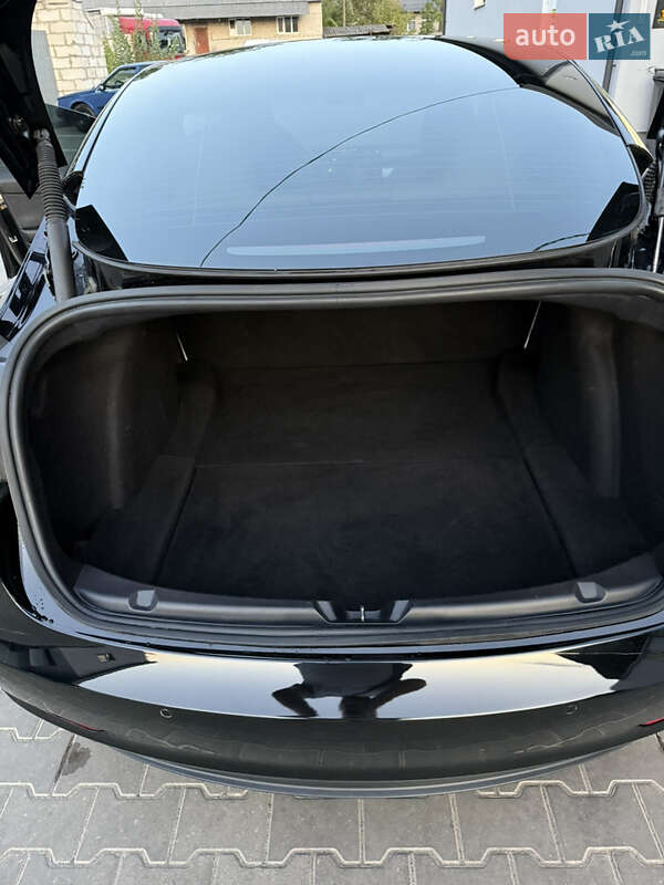 Седан Tesla Model 3 2021 в Луцке