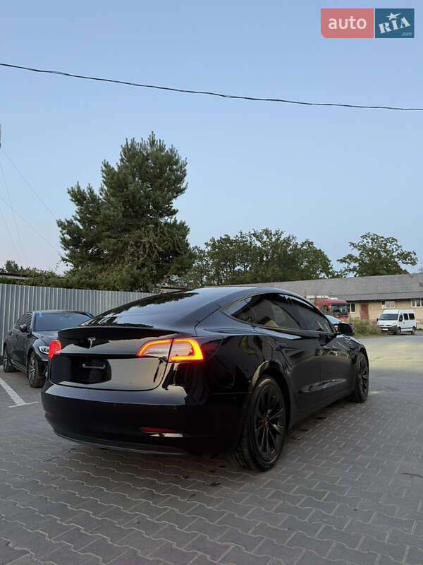 Седан Tesla Model 3 2021 в Луцке