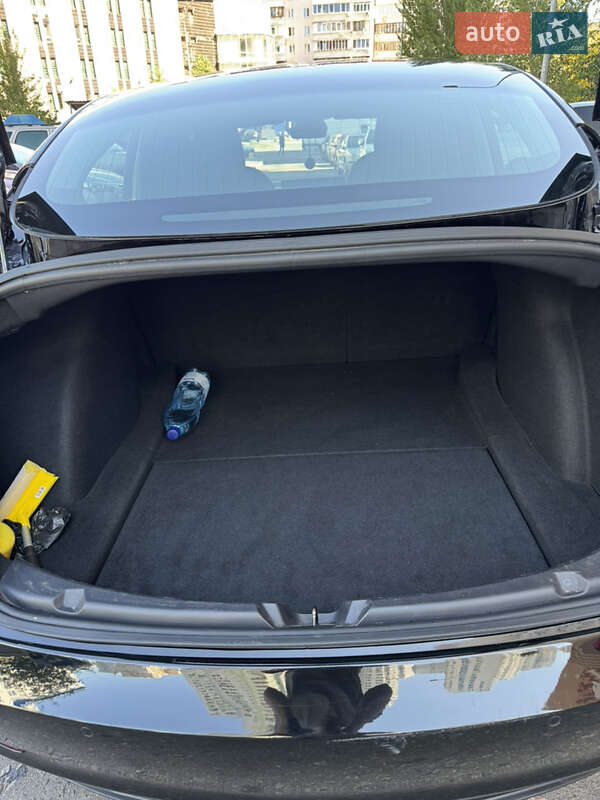 Седан Tesla Model 3 2019 в Киеве