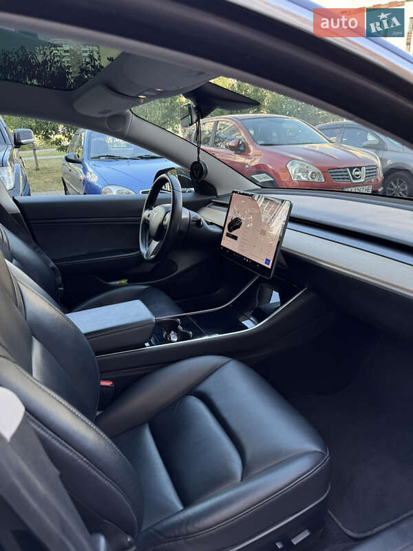 Седан Tesla Model 3 2019 в Киеве