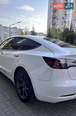 Седан Tesla Model 3 2021 в 