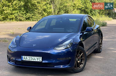 Седан Tesla Model 3 2021 в 
