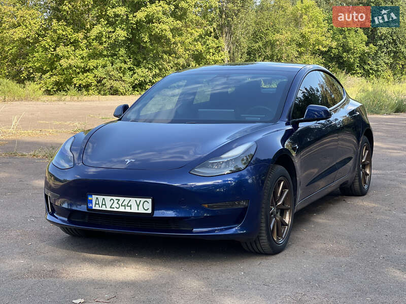 Седан Tesla Model 3 2021 в Києві