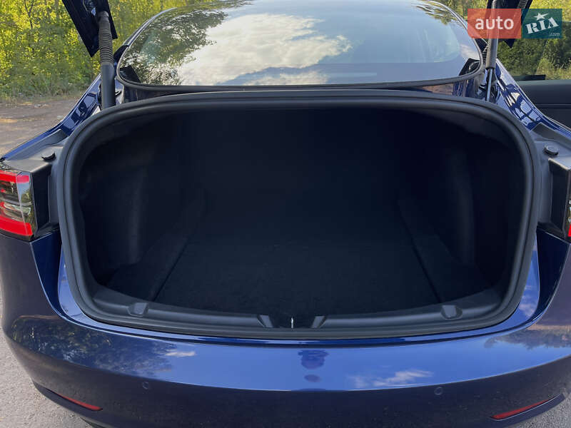 Седан Tesla Model 3 2021 в Києві