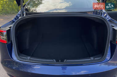 Седан Tesla Model 3 2021 в 