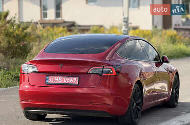 Седан Tesla Model 3 2022 в 