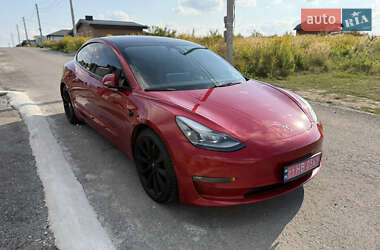 Седан Tesla Model 3 2022 в 