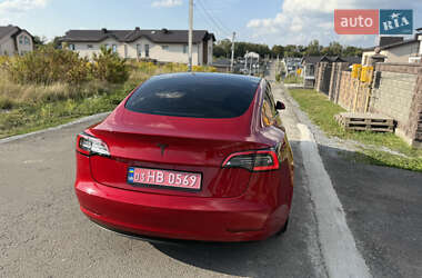 Седан Tesla Model 3 2022 в 