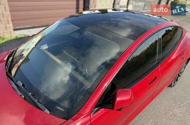 Седан Tesla Model 3 2022 в 