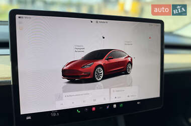 Седан Tesla Model 3 2022 в 