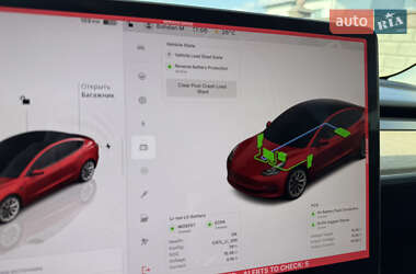 Седан Tesla Model 3 2022 в 