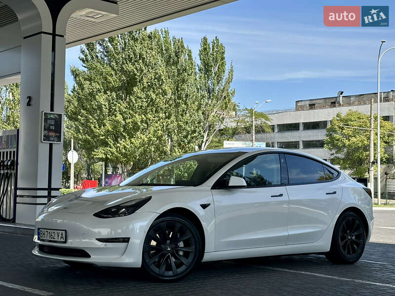 Седан Tesla Model 3 2021 в Одессе