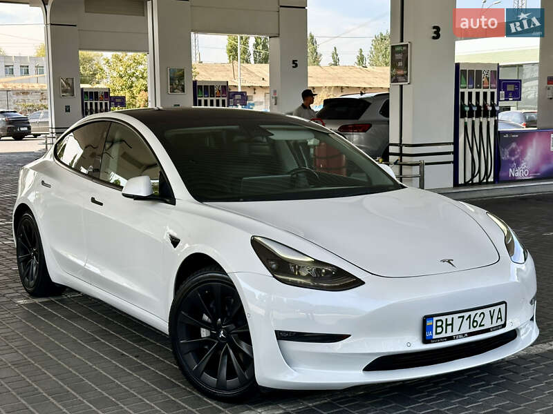 Седан Tesla Model 3 2021 в Одессе