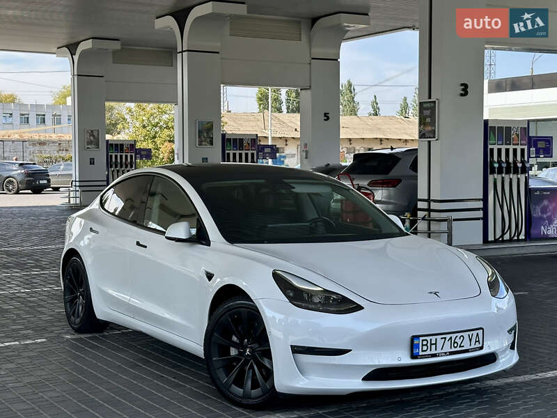 Седан Tesla Model 3 2021 в Одессе