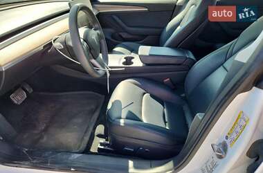 Седан Tesla Model 3 2022 в 