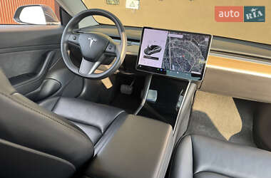 Седан Tesla Model 3 2020 в 