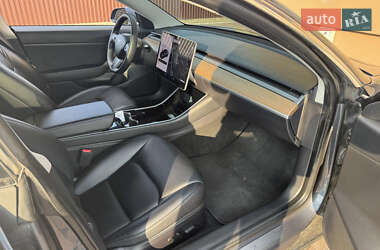 Седан Tesla Model 3 2020 в 