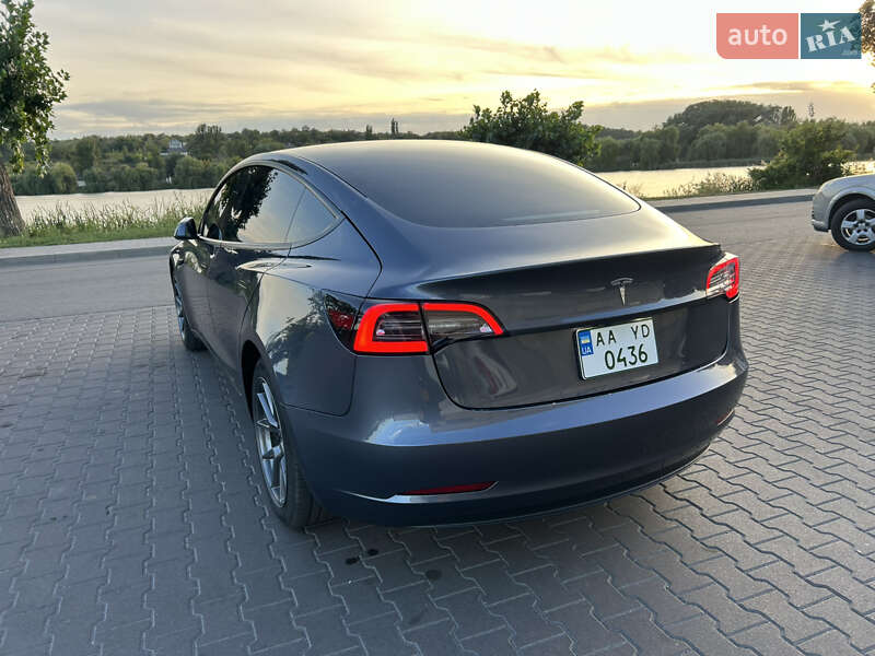 Седан Tesla Model 3 2022 в Киеве