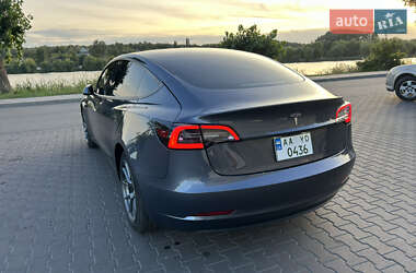 Седан Tesla Model 3 2022 в 