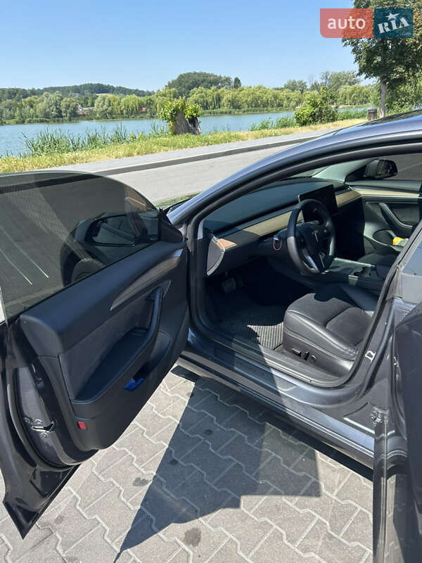 Седан Tesla Model 3 2022 в Киеве