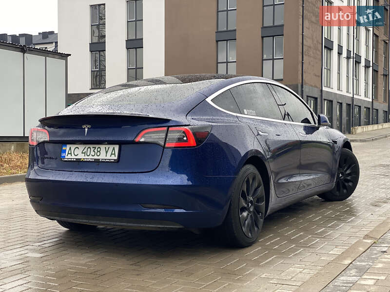 Седан Tesla Model 3 2018 в Луцке