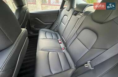 Седан Tesla Model 3 2022 в 
