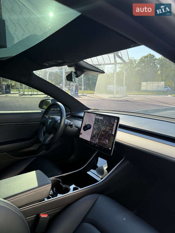 Седан Tesla Model 3 2018 в Ровно